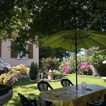 Au Jardin Fleuri Bed & Breakfast Secondigny Dış mekan fotoğraf