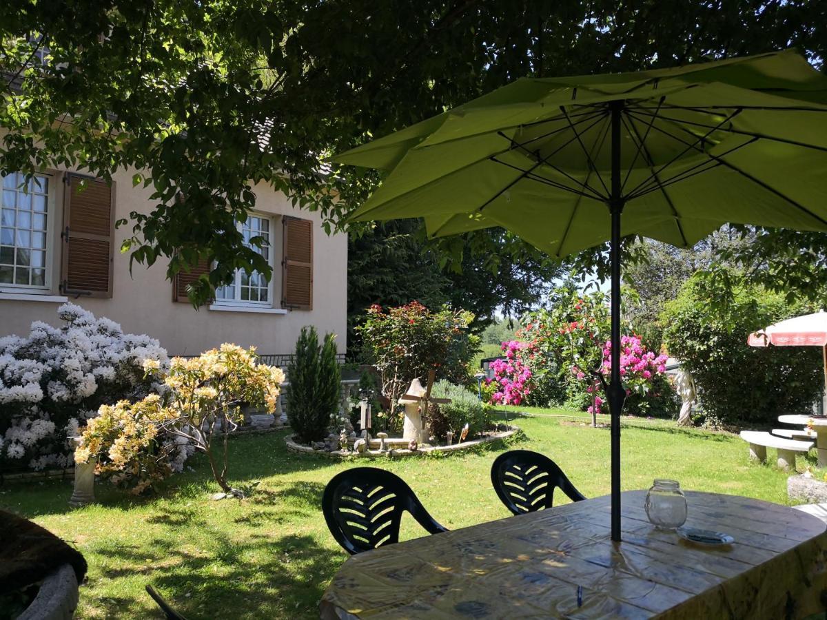 Au Jardin Fleuri Bed & Breakfast Secondigny Dış mekan fotoğraf
