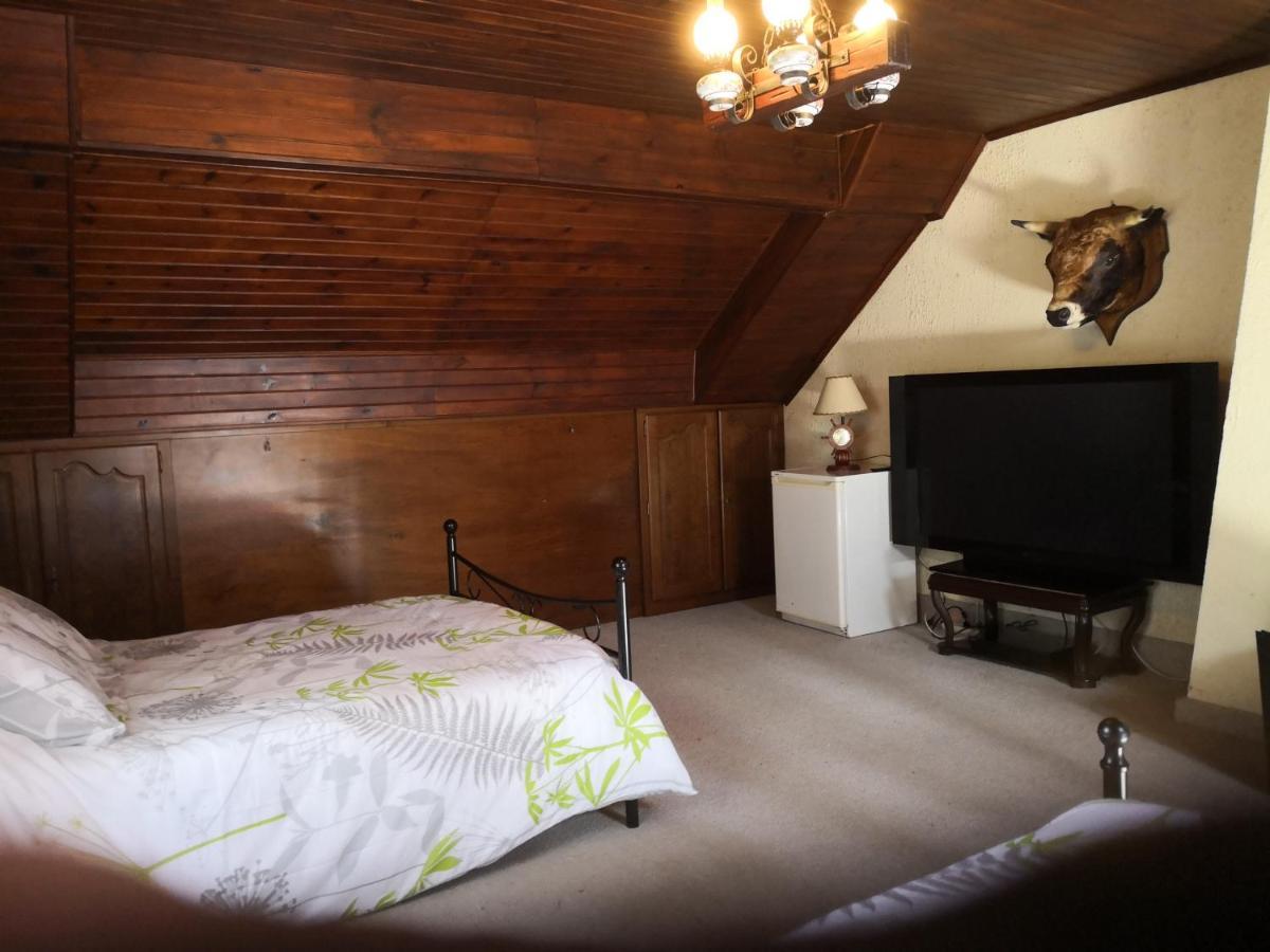 Au Jardin Fleuri Bed & Breakfast Secondigny Dış mekan fotoğraf