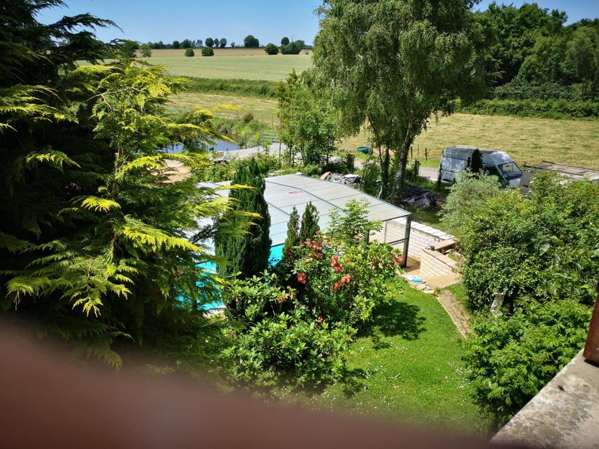Au Jardin Fleuri Bed & Breakfast Secondigny Dış mekan fotoğraf